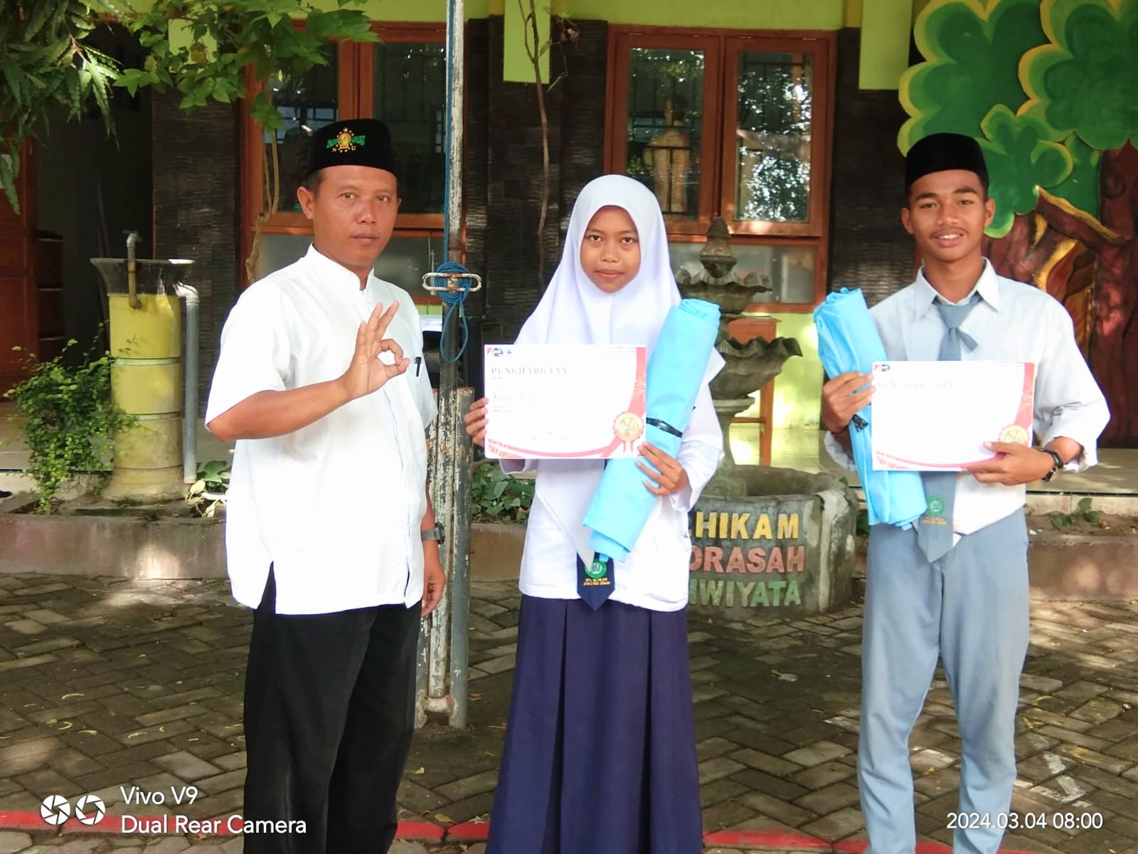 Juara Sedekah Botol, Plastik, dan Kertas Terbanyak